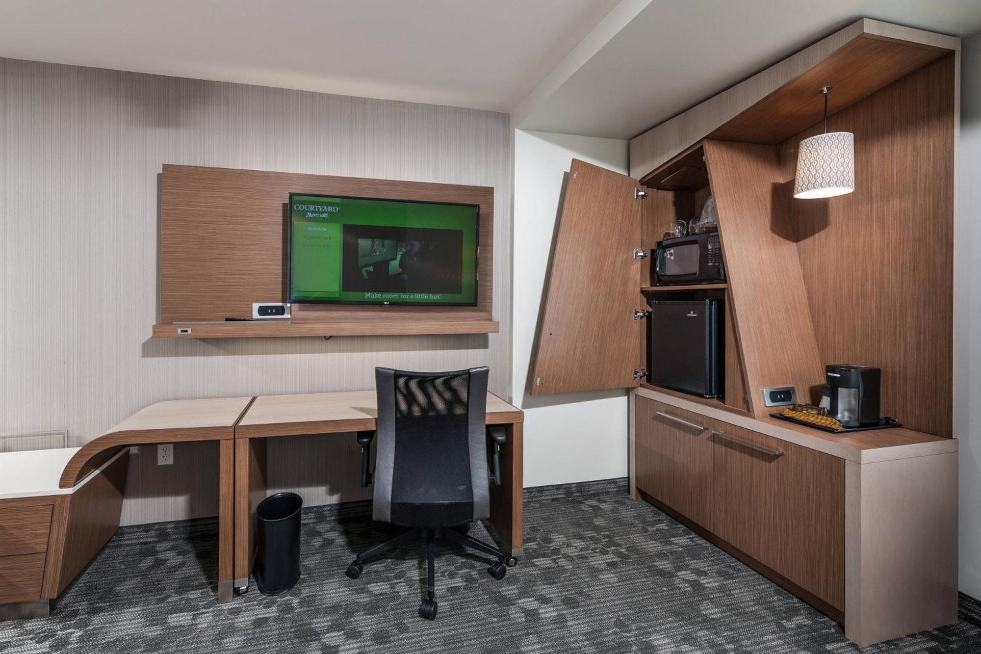 Courtyard By Marriott Boston Littleton Hotell Exteriör bild