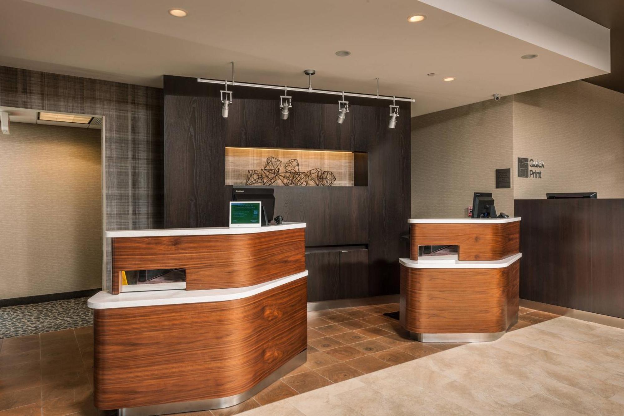 Courtyard By Marriott Boston Littleton Hotell Exteriör bild