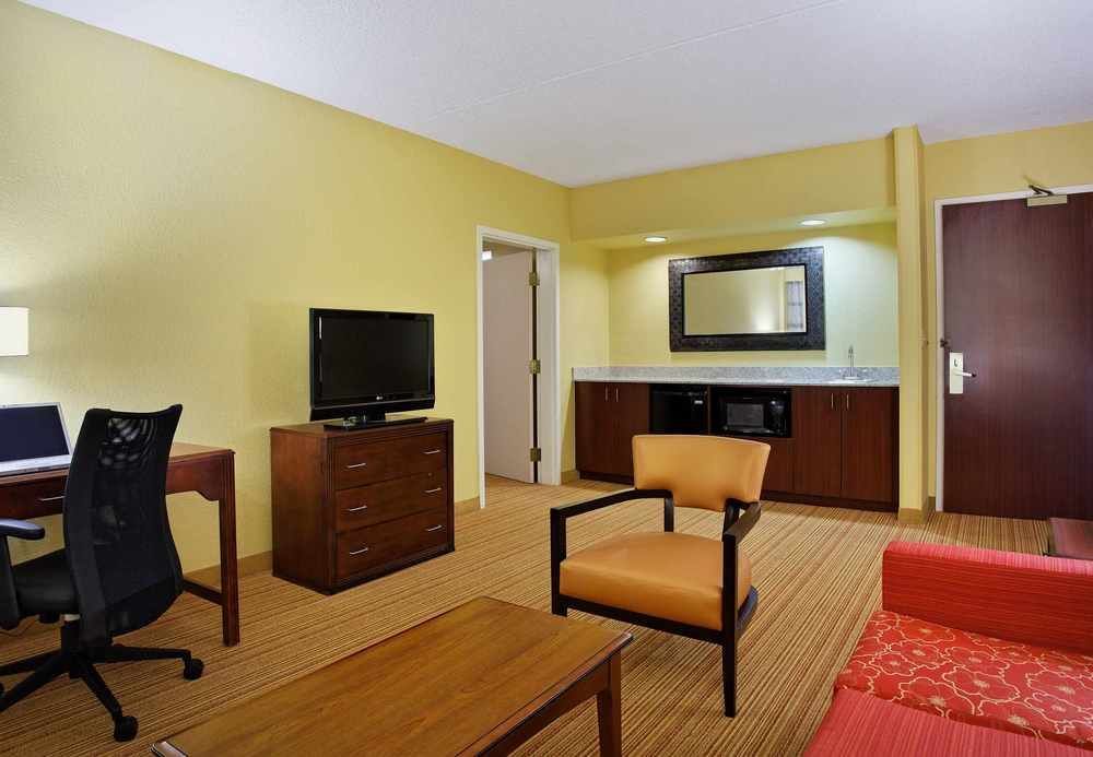 Courtyard By Marriott Boston Littleton Hotell Exteriör bild