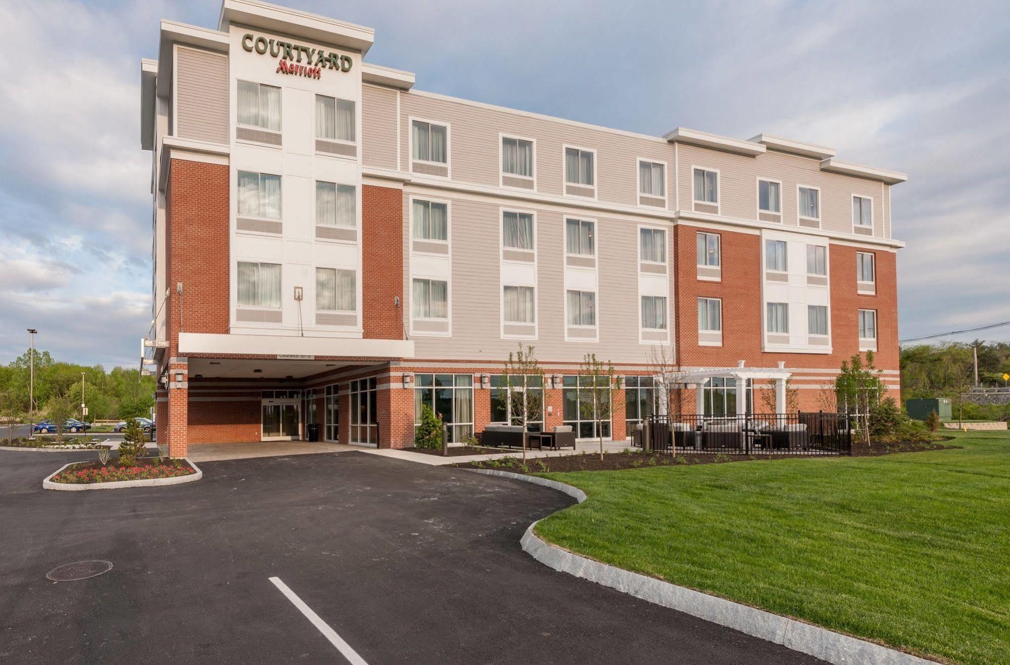 Courtyard By Marriott Boston Littleton Hotell Exteriör bild