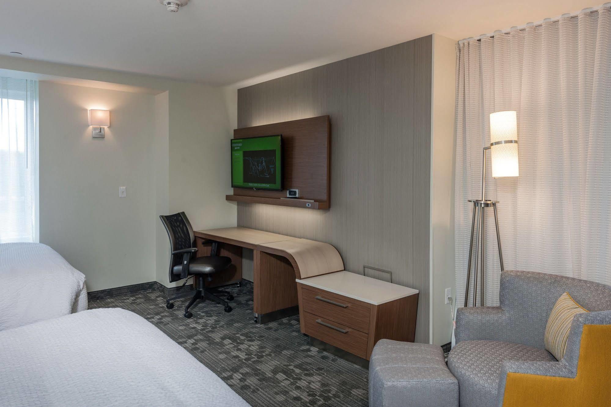 Courtyard By Marriott Boston Littleton Hotell Exteriör bild