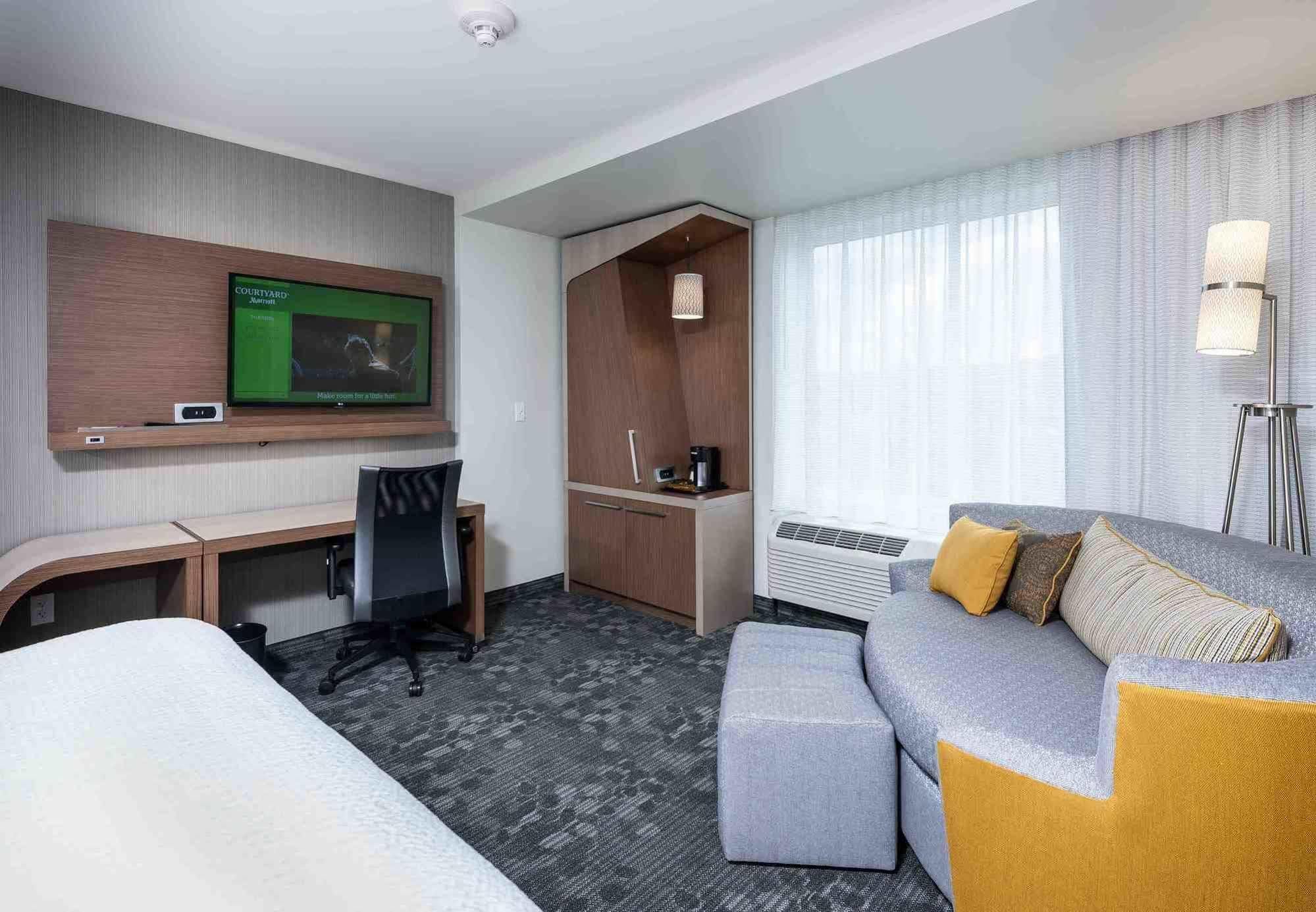 Courtyard By Marriott Boston Littleton Hotell Exteriör bild