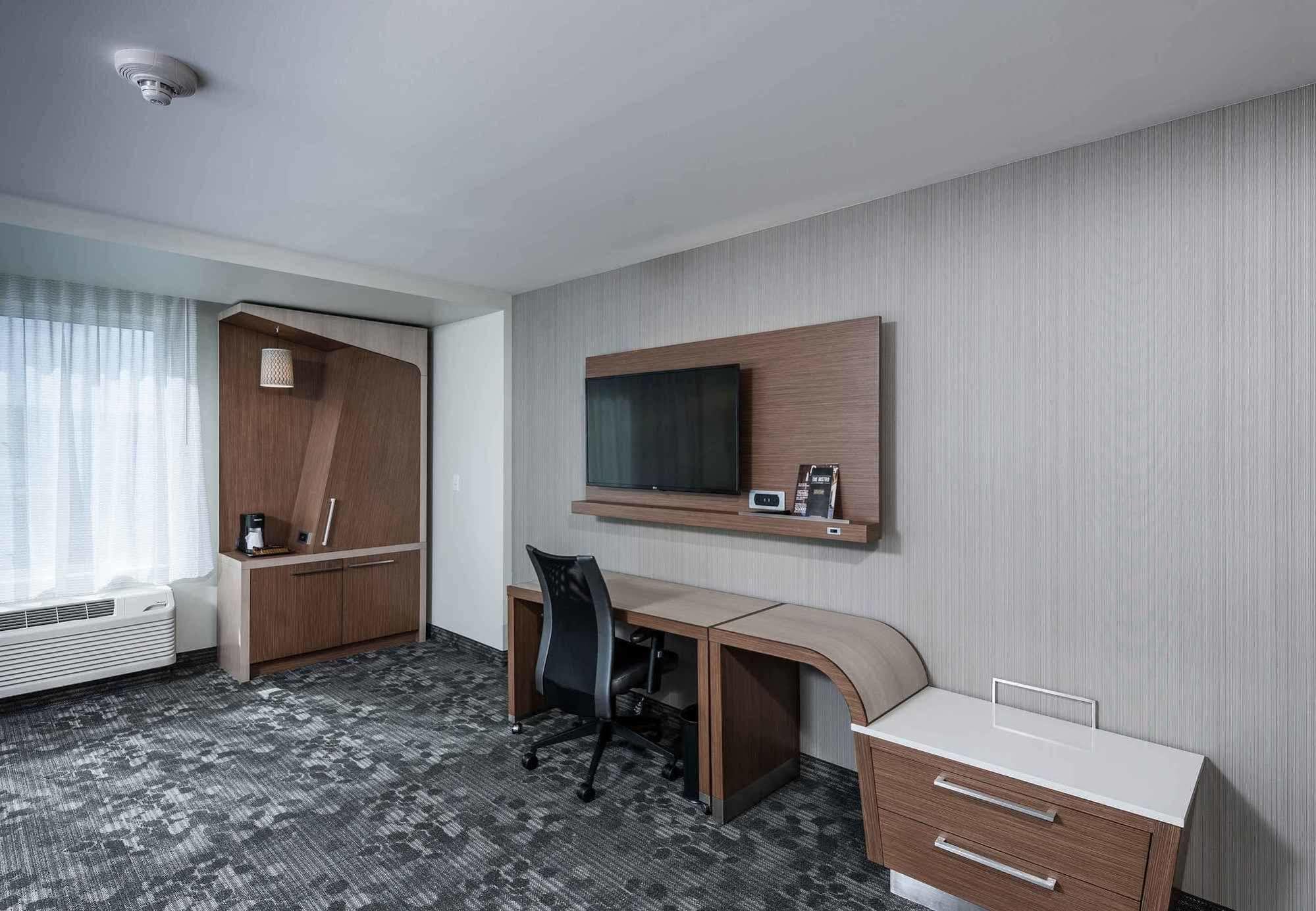 Courtyard By Marriott Boston Littleton Hotell Exteriör bild